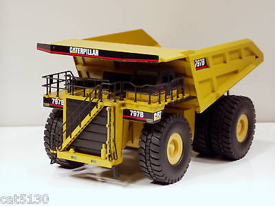 Camión de volquete Caterpillar 797B   1/50   NZG #519   MIB