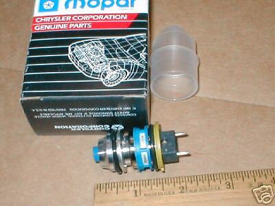 NOS Mopar fuel injector 1987 88 2.5L Daytona # 4418614  